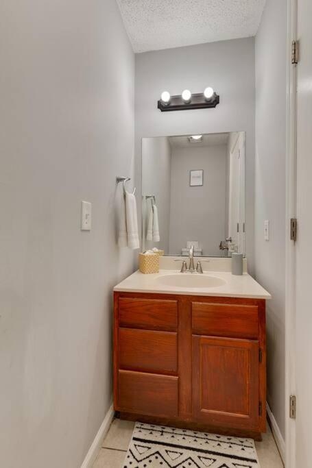 Lovely 2 Bdr Condo With Balcony 2M To Broadway Нэшвилл Экстерьер фото